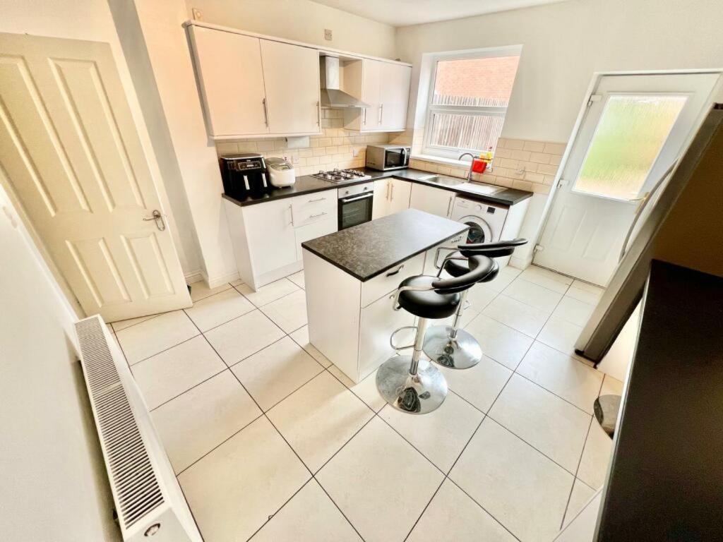Lovely Spacious Room Near Train Station And University Dallington  外观 照片