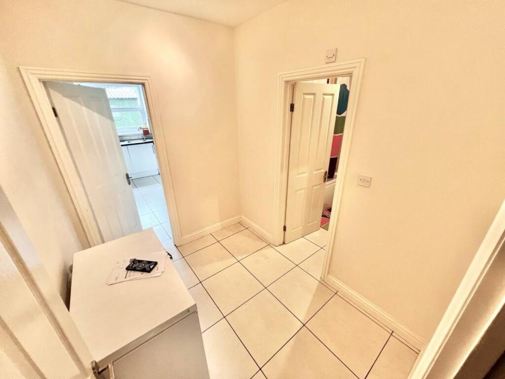 Lovely Spacious Room Near Train Station And University Dallington  外观 照片
