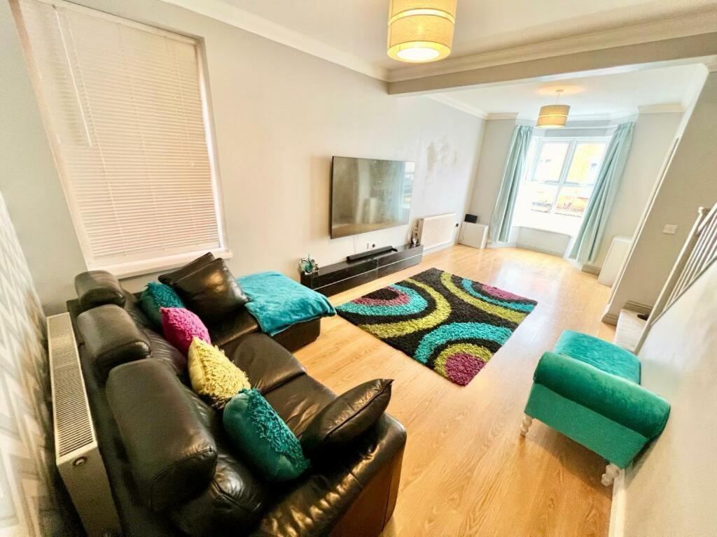 Lovely Spacious Room Near Train Station And University Dallington  外观 照片