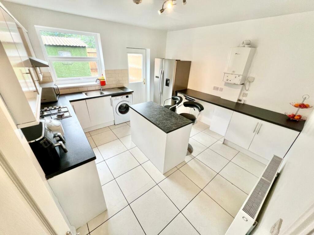 Lovely Spacious Room Near Train Station And University Dallington  外观 照片