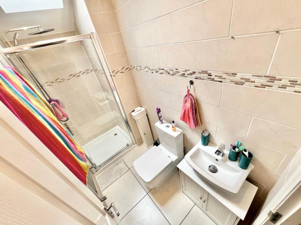 Lovely Spacious Room Near Train Station And University Dallington  外观 照片